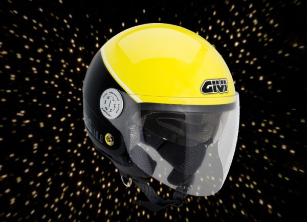 GIVI presenta el casco “luciérnaga”: seguridad activa y a la moda”