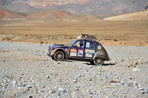 A pesar del mérito que supuso el que algunos 4x4 lograran llegar a la meta en tiempo (ningún 4x2 lo consiguió), la organización decidió suspender este segundo tramo de regularidad, dándole más valor a la solidaridad demostrada por algunos participantes que perdieron sus opciones al quedarse a ayudar a sus compañeros, que al logro deportivo de poder terminar. Una vez más, el Rally Clásicos del Atlas Solidario, hacía honor a su nombre.