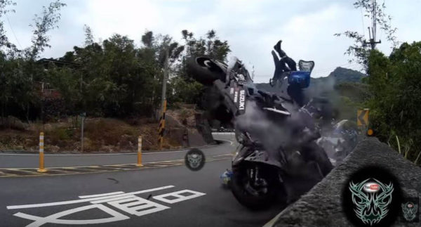 Un accidente de moto como nunca antes lo habías visto